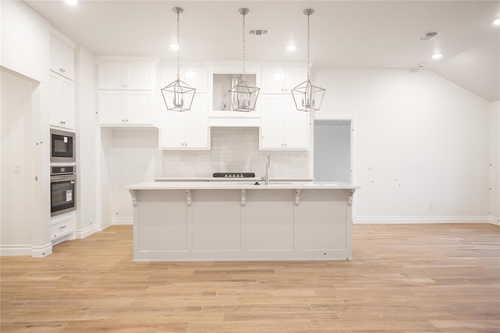16020 Coneflower Drive Property Photo 6