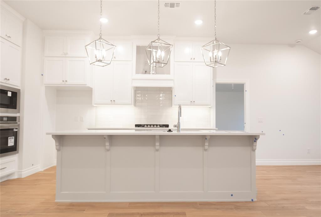 16020 Coneflower Drive Property Photo 8