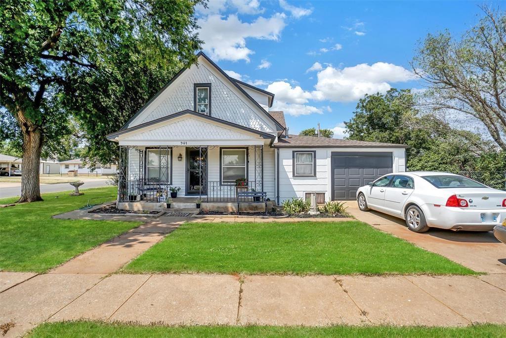 301 E Arapaho Avenue Property Photo