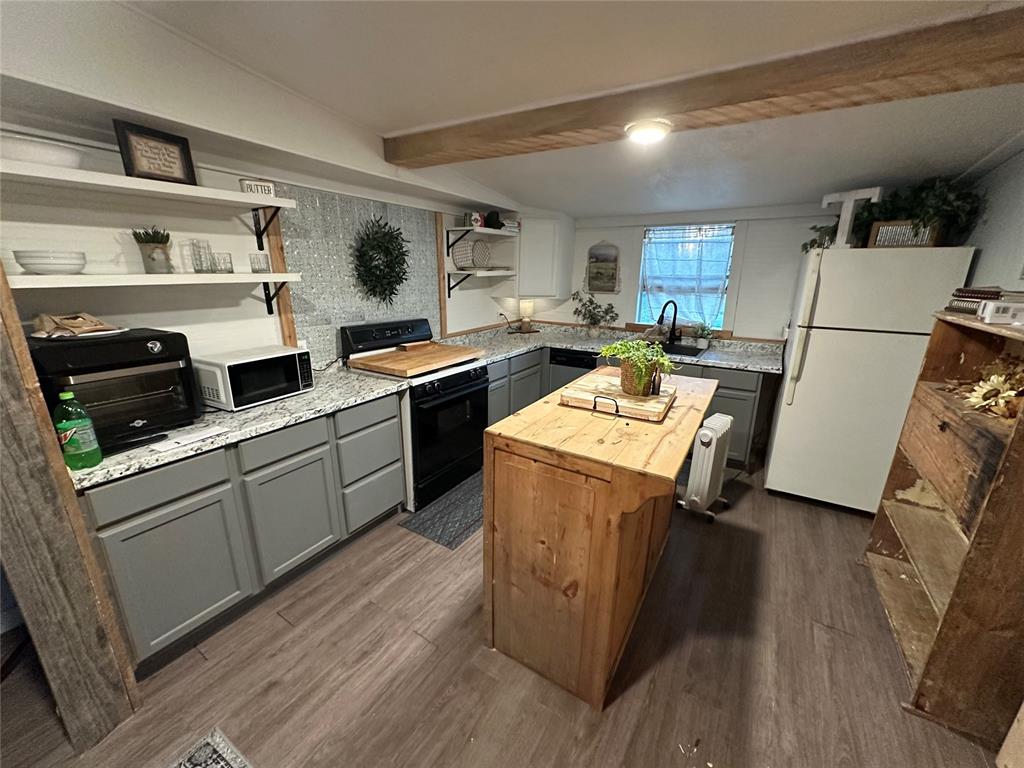 303 Ne Avenue D Property Photo