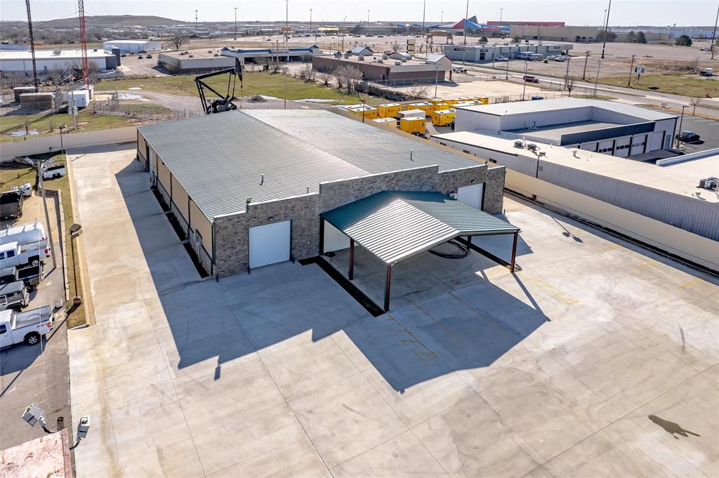 6600 S I-35 Service Road Property Photo