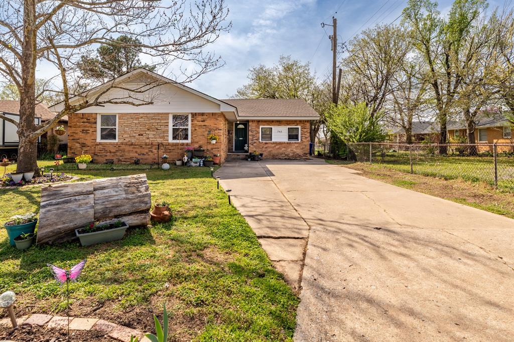 748 Highland Parkway Property Photo