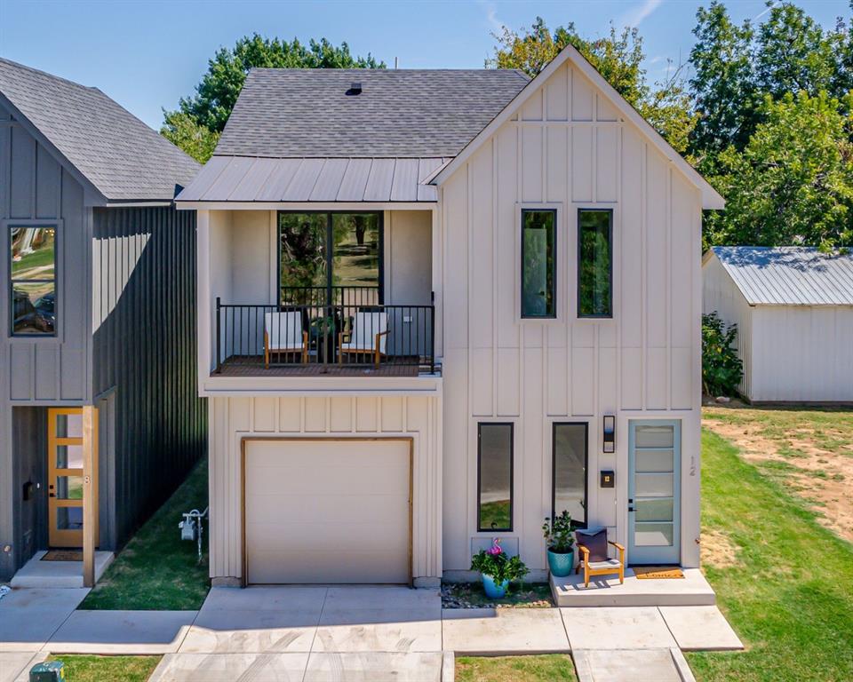 12 S Howard Street Property Photo