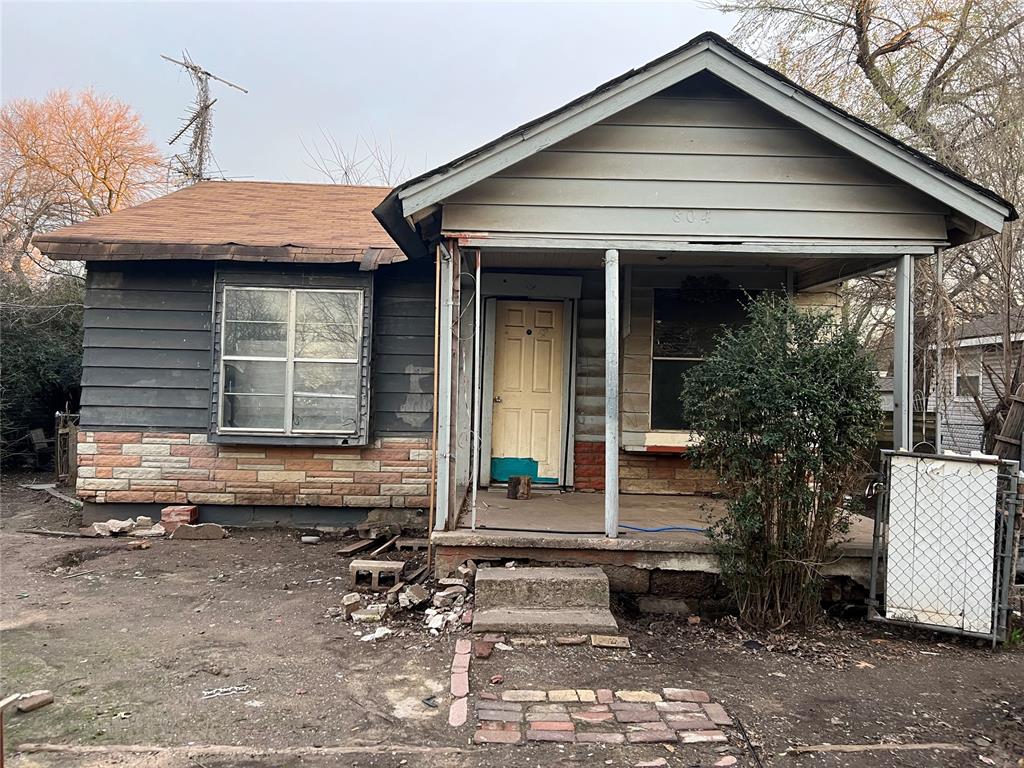 804 E Apache Street Property Photo
