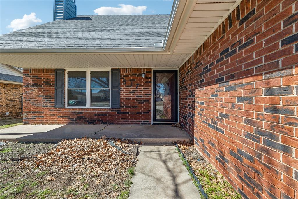517 Crown Drive Property Photo 2