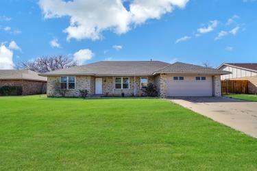 605 Cambridge Drive Property Photo