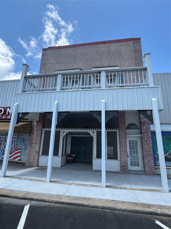 219 N Main Street Property Photo