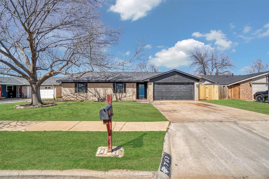703 Comanche Trail Property Photo
