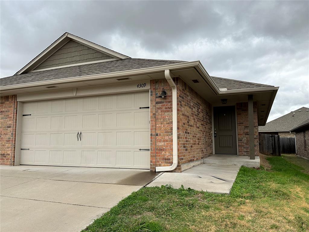 4309 Edinburg Way Property Photo