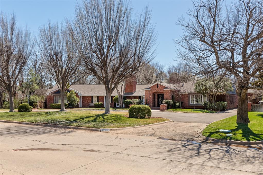 1208 Sherwood Lane Property Photo
