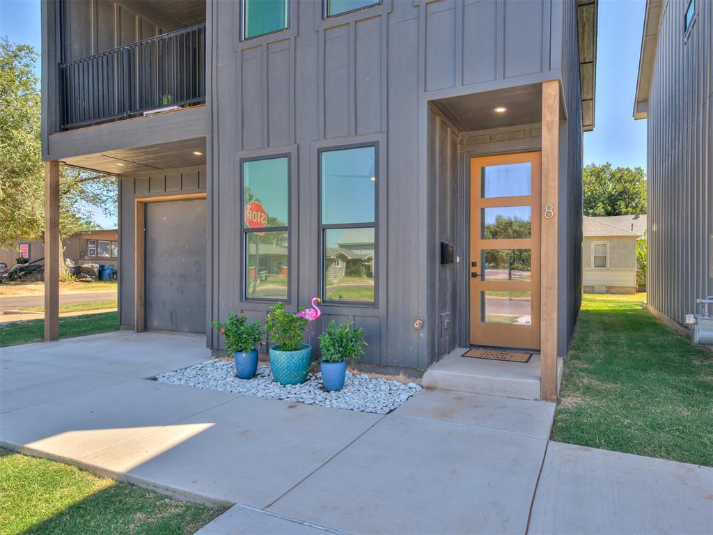 8 S Howard Street Property Photo