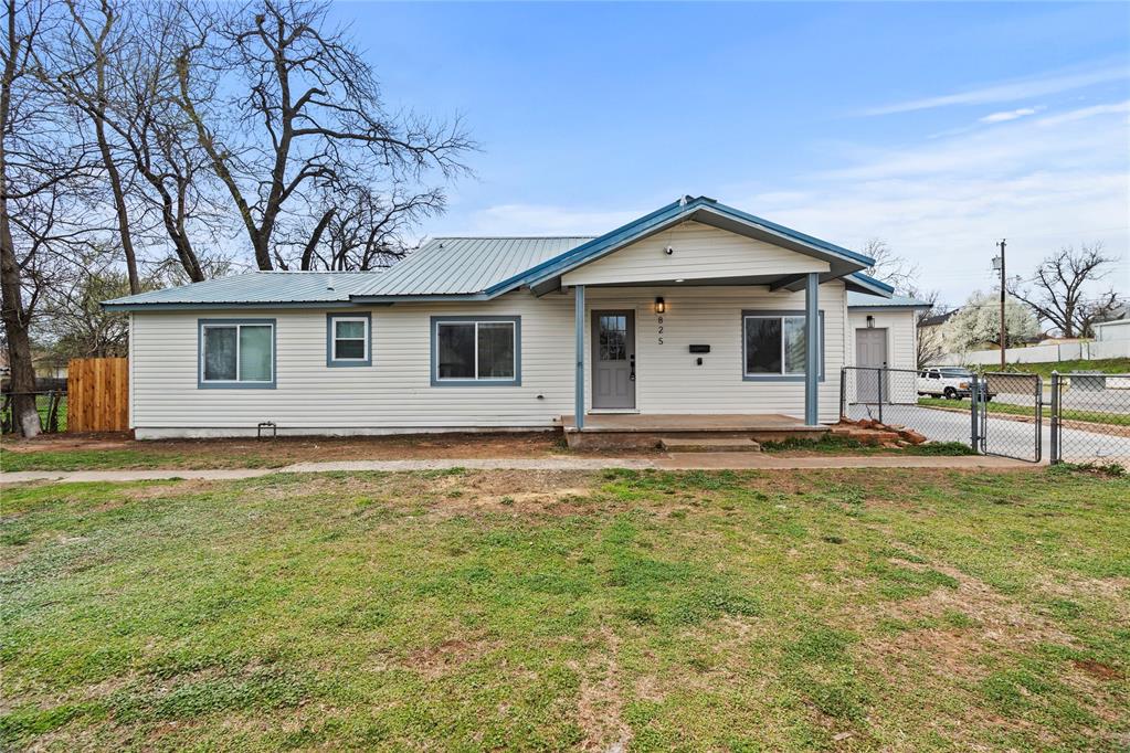 825 W Colorado Avenue Property Photo