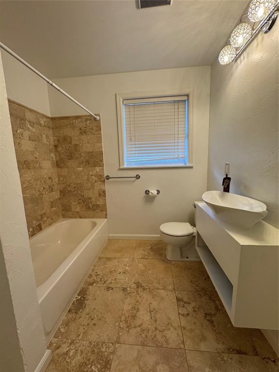 1815 W Wilshire Boulevard Property Photo