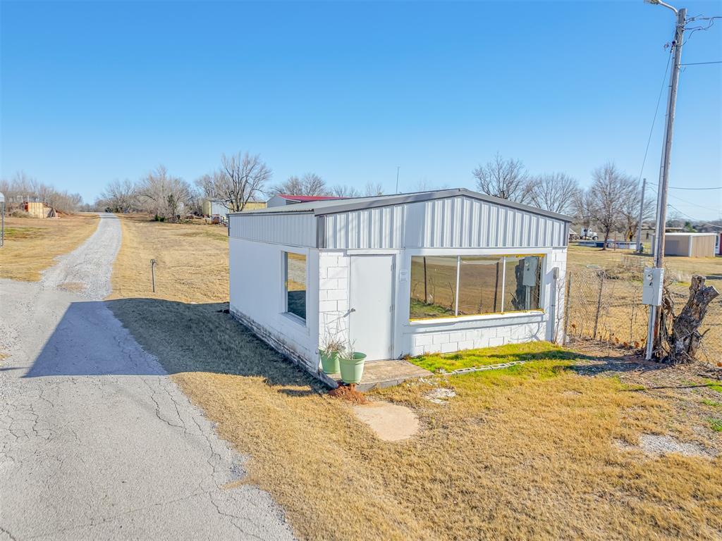2810 S Highway 81 Property Photo 6