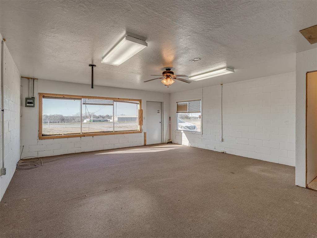 2810 S Highway 81 Property Photo 9