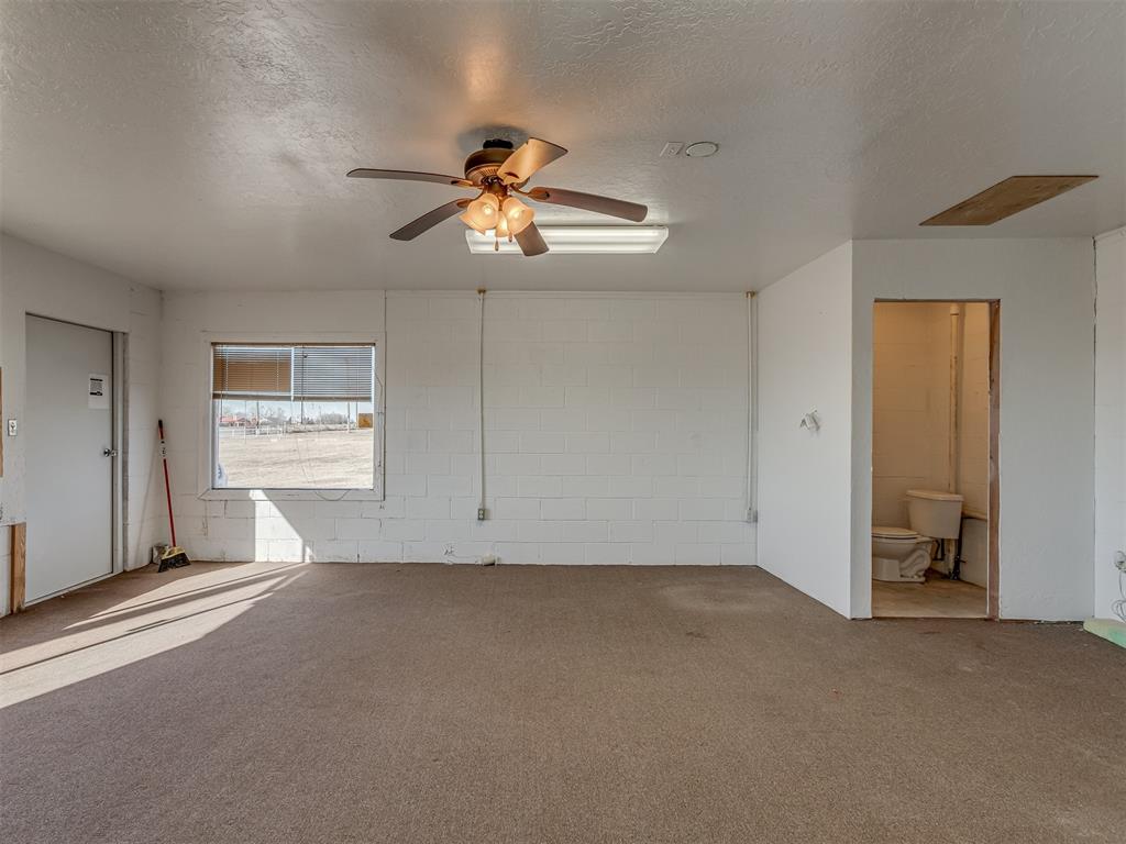 2810 S Highway 81 Property Photo 10