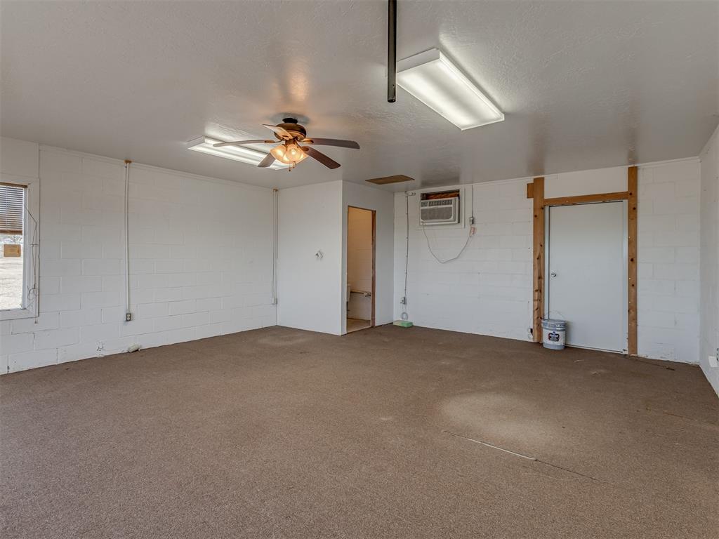 2810 S Highway 81 Property Photo 11
