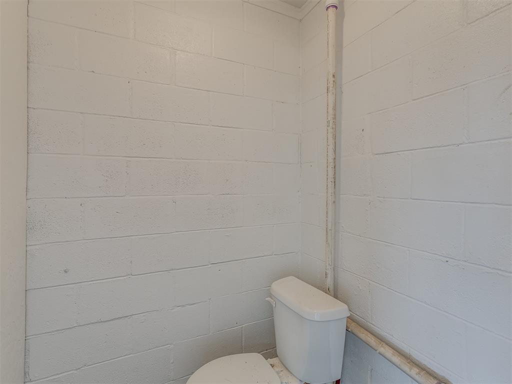 2810 S Highway 81 Property Photo 12