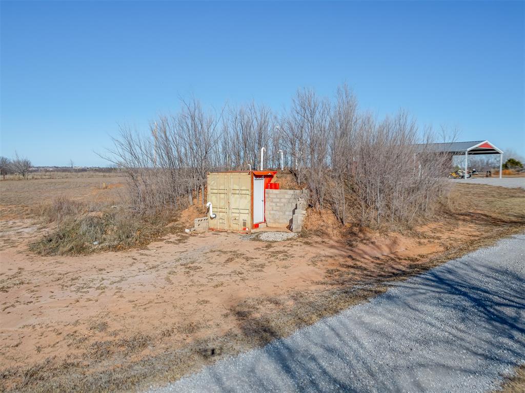 2810 S Highway 81 Property Photo 13