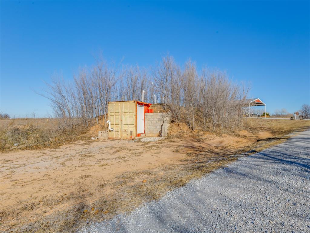 2810 S Highway 81 Property Photo 14