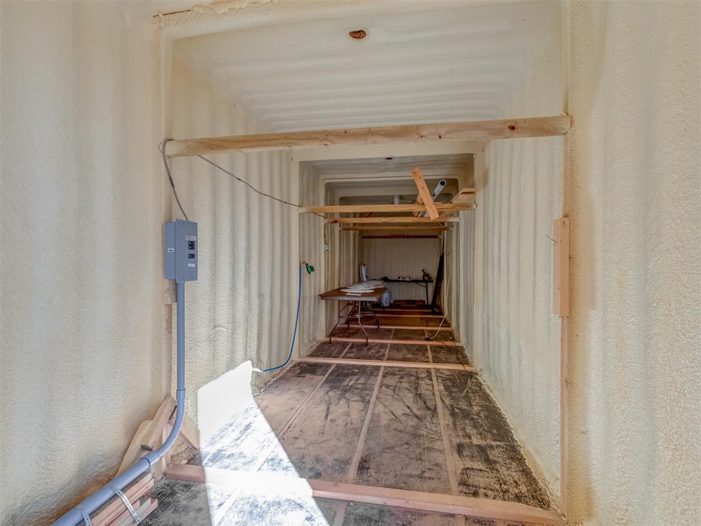 2810 S Highway 81 Property Photo 15
