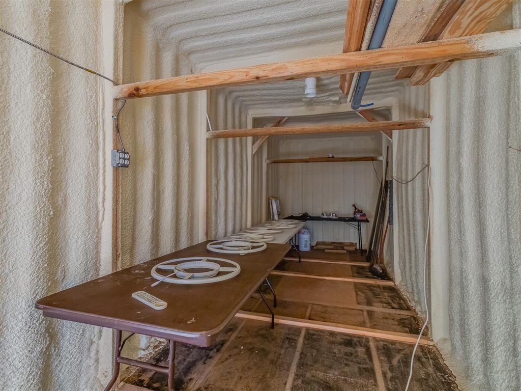 2810 S Highway 81 Property Photo 16