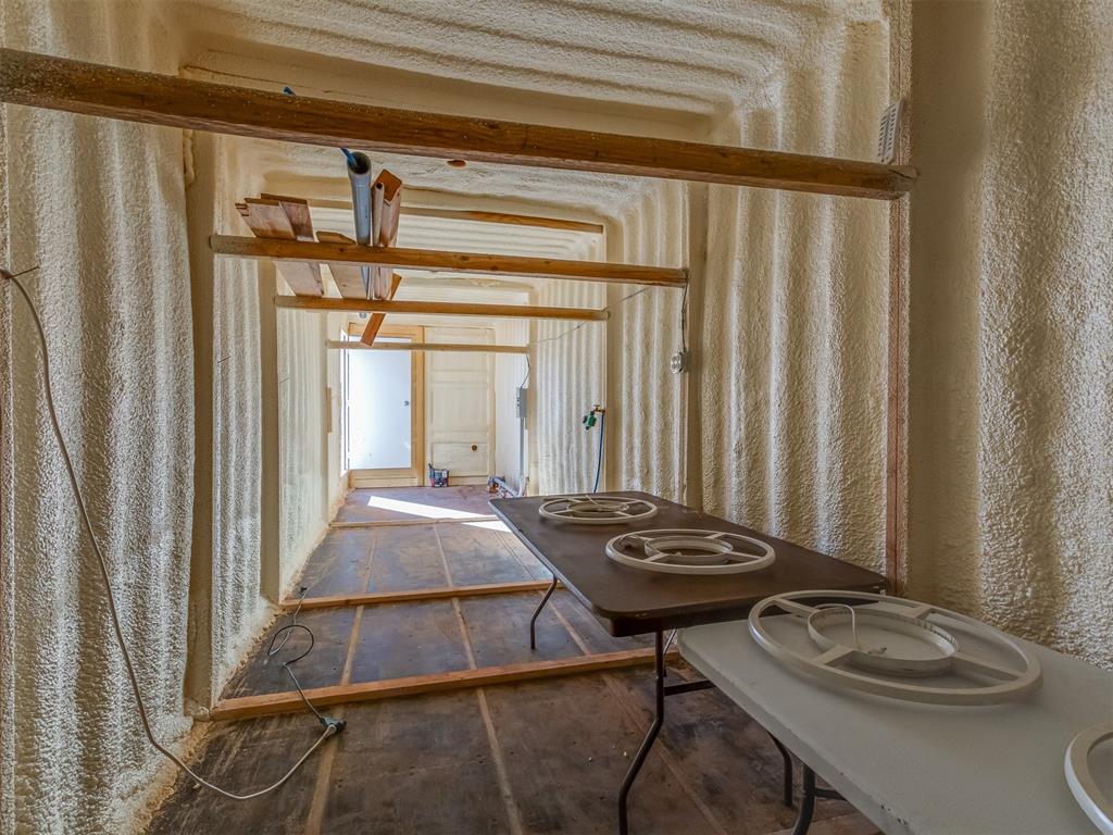 2810 S Highway 81 Property Photo 17