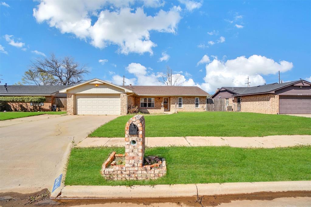 613 Comanche Trail Property Photo 1