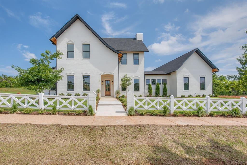 18597 Selah Way Property Photo