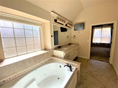 15521 Creek View Drive Property Photo 12