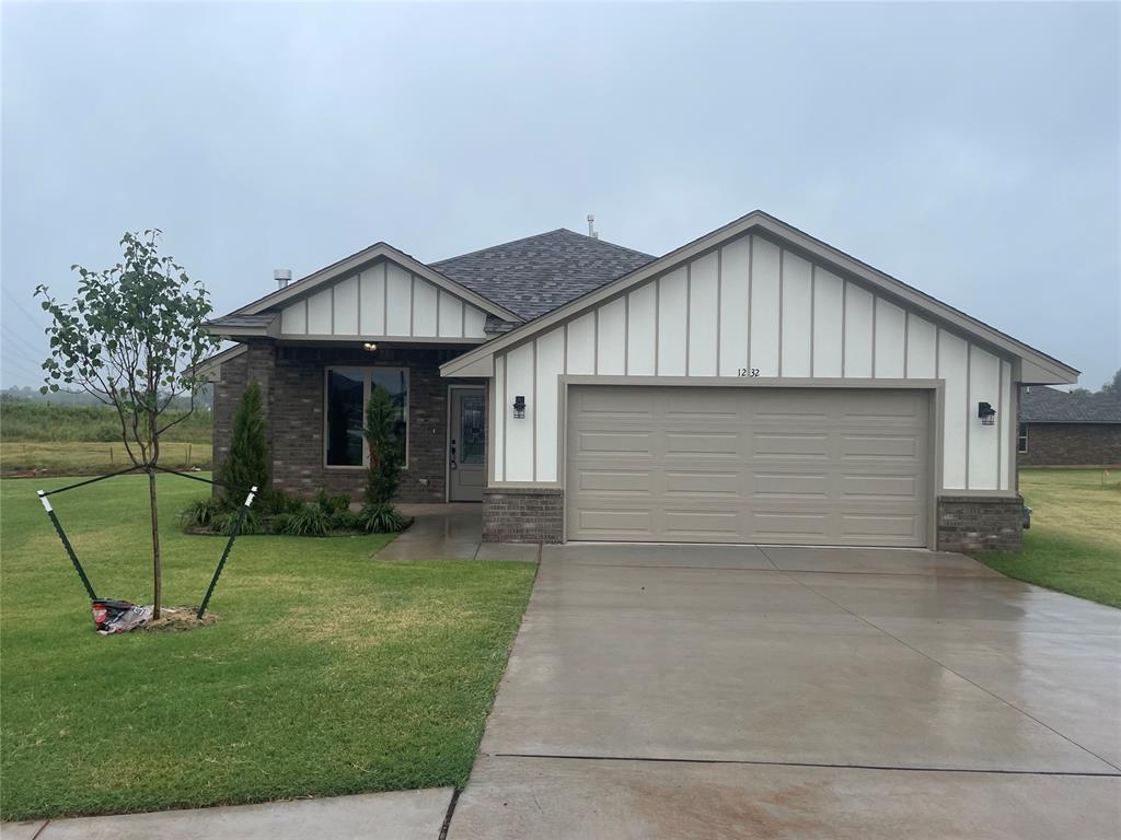 1232 E Ruger Lane Property Photo 1