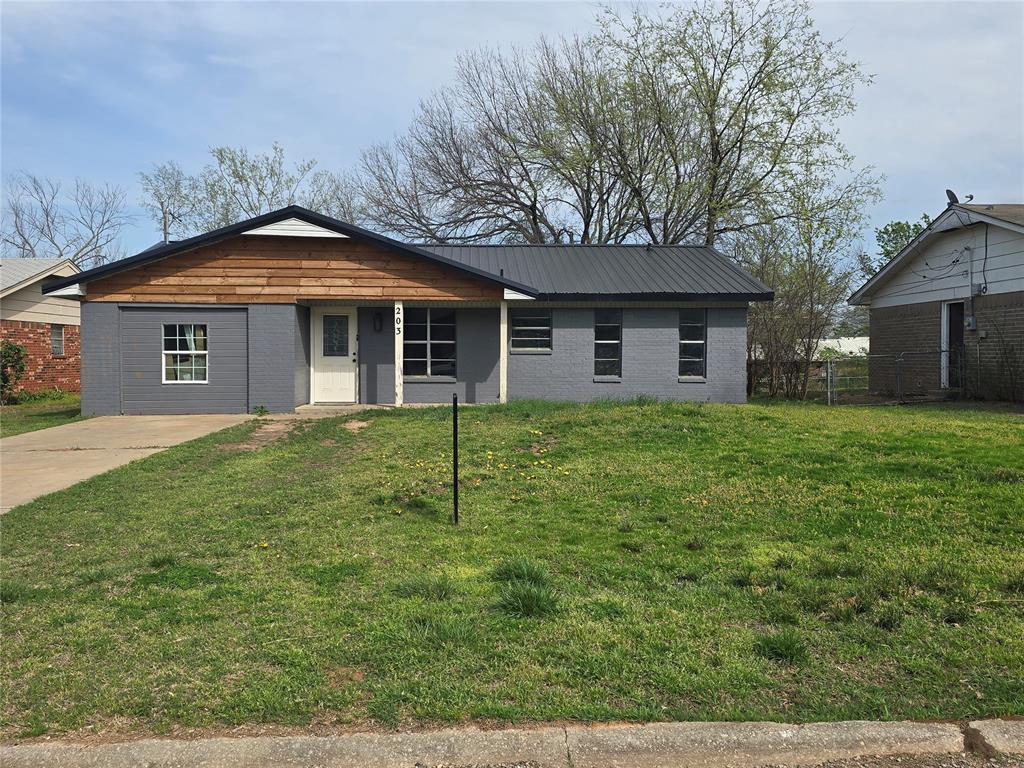 203 Debbie Lane Property Photo 1