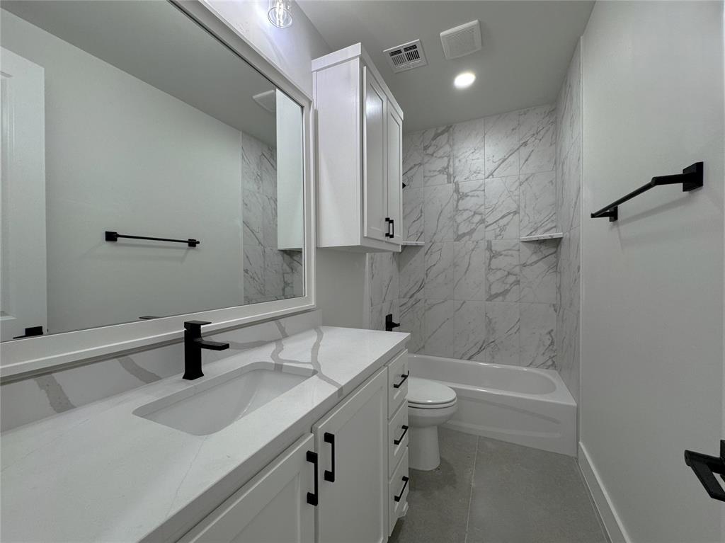 7112 Nw 155th Street Property Photo 32