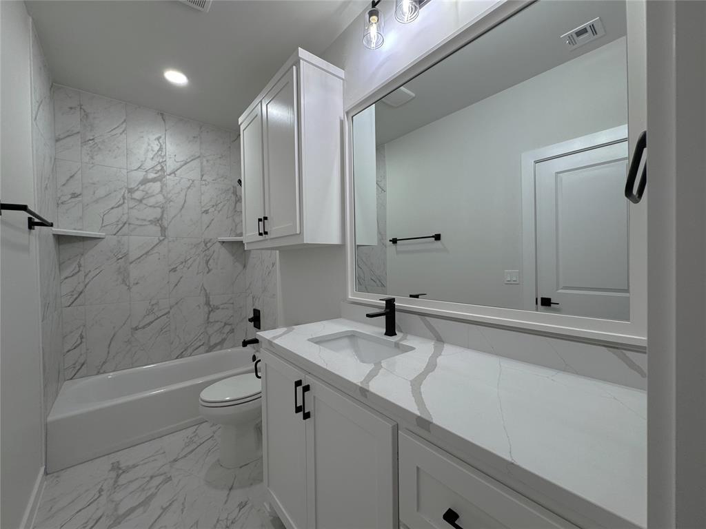 7112 Nw 155th Street Property Photo 36