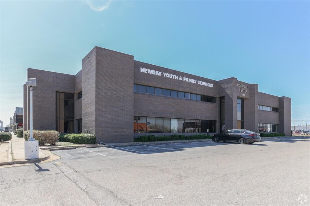 7250 Nw Expressway 200 Property Photo