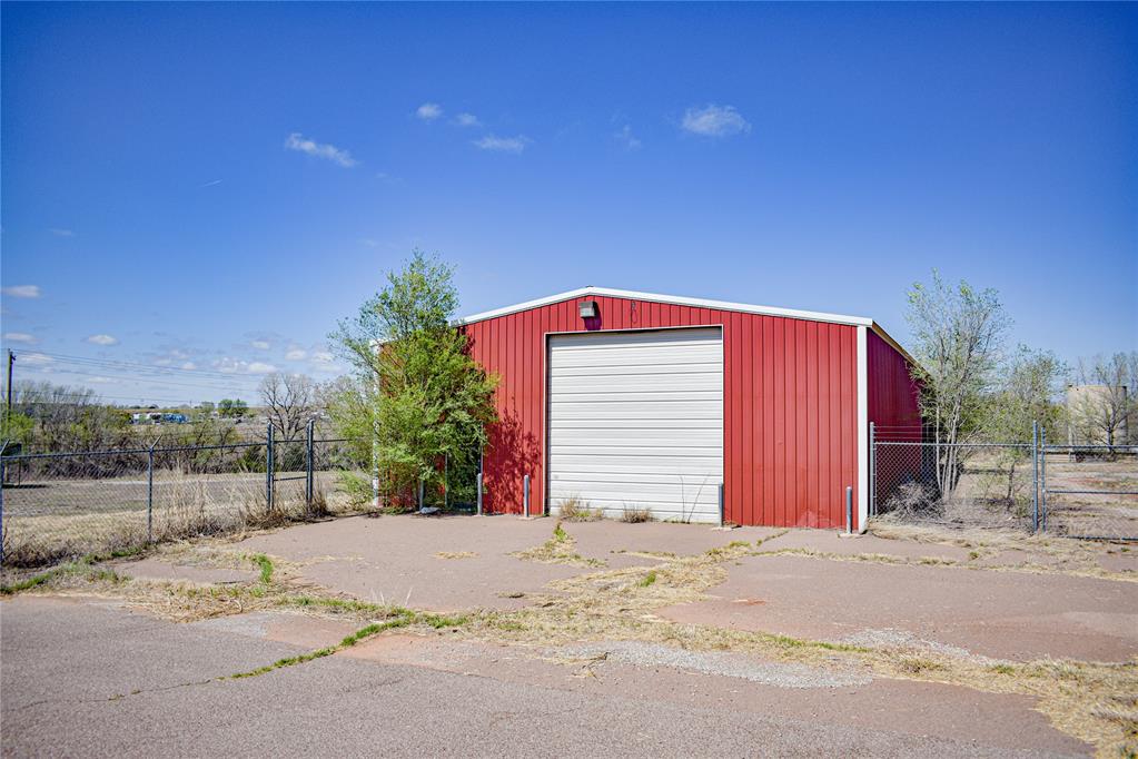 1703 Venture Boulevard Property Photo