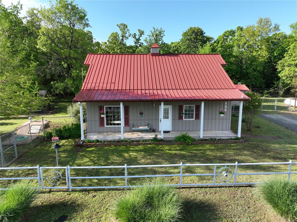606 Country Club Boulevard Property Photo