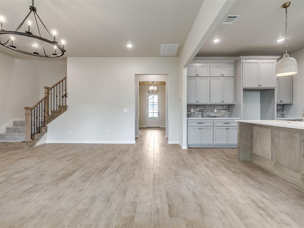 8104 Goldfinch Drive Property Photo 9