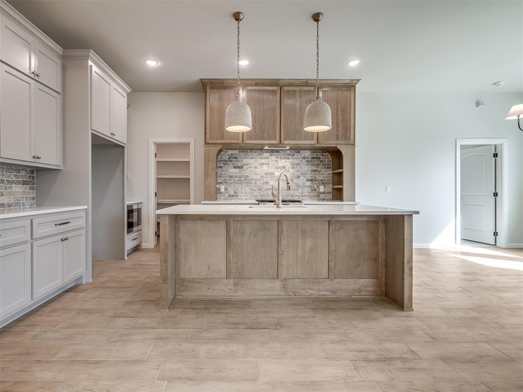 8104 Goldfinch Drive Property Photo 14