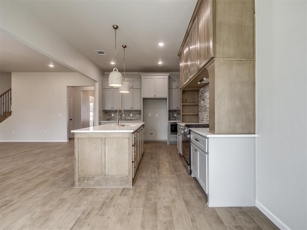 8104 Goldfinch Drive Property Photo 17