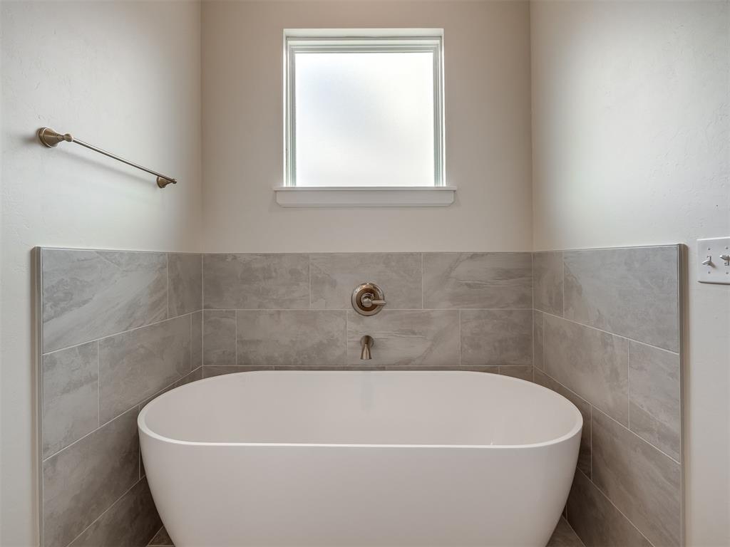 8104 Goldfinch Drive Property Photo 28