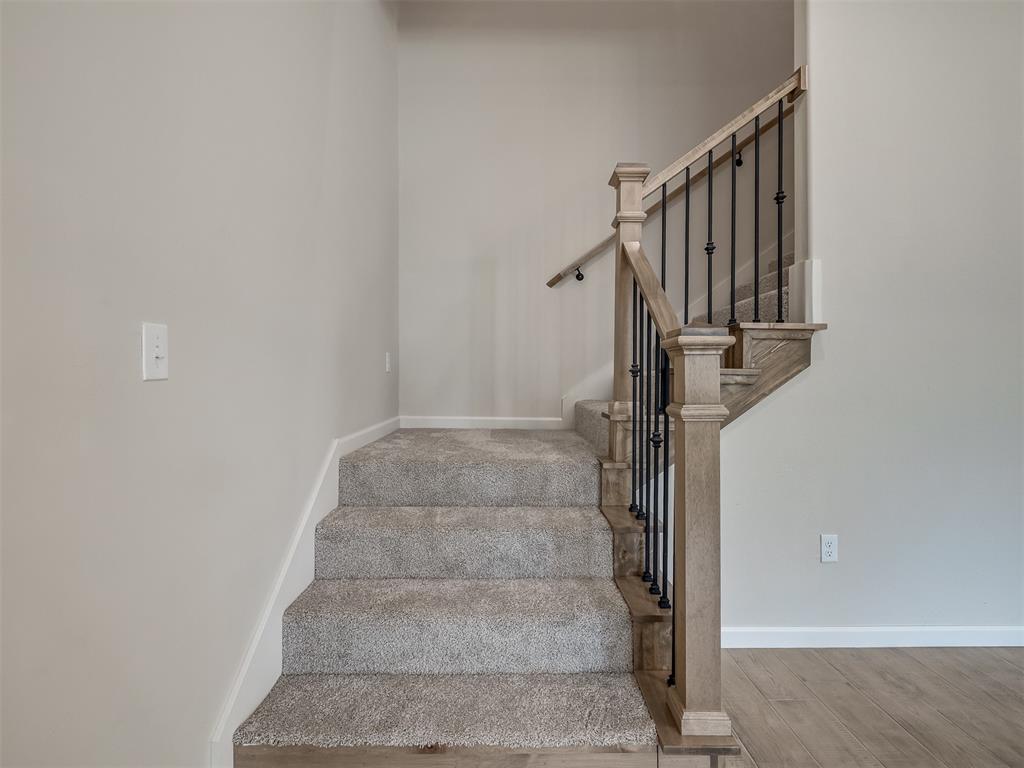 8104 Goldfinch Drive Property Photo 35