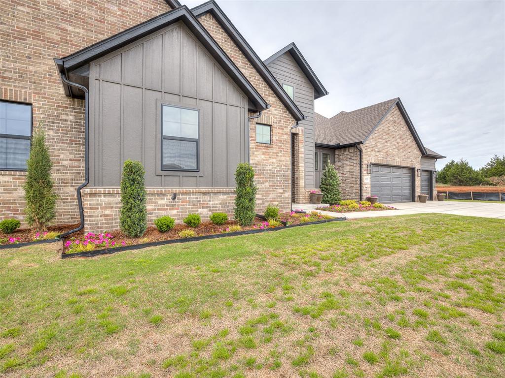 8103 Goldfinch Drive Property Photo 4