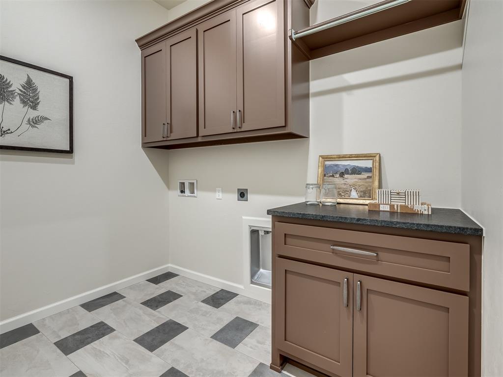 8103 Goldfinch Drive Property Photo 11