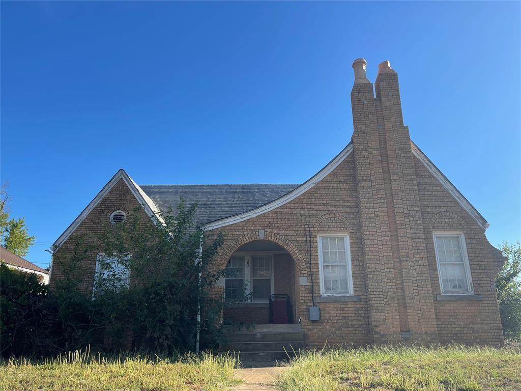 206 E 3rd Street Property Photo