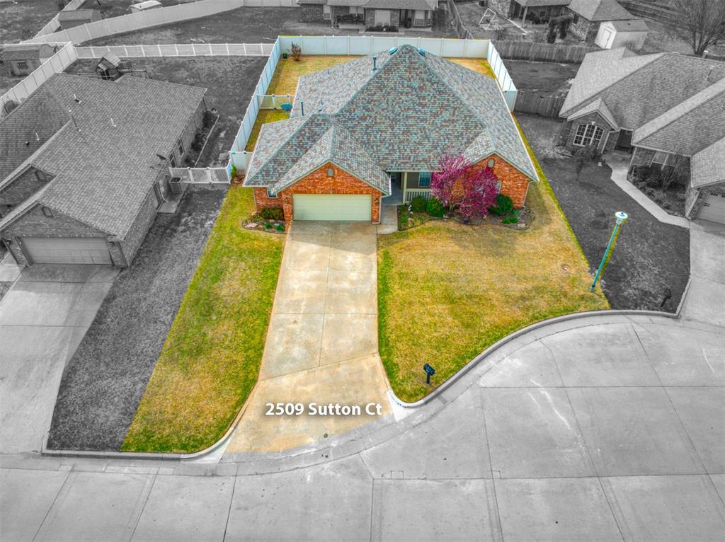 2509 Sutton Court Property Photo 3