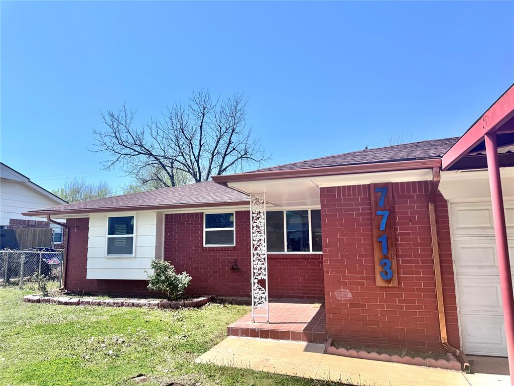 7713 S Villa Avenue Property Photo