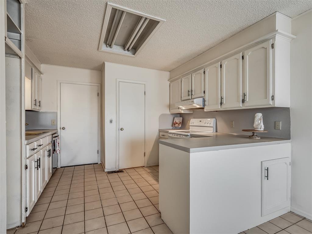 4814 W Country Club Court Property Photo 10