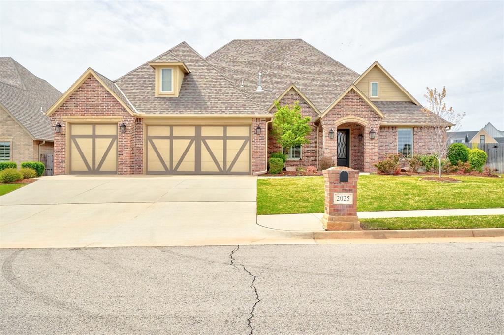 2025 Queensbury Court Property Photo