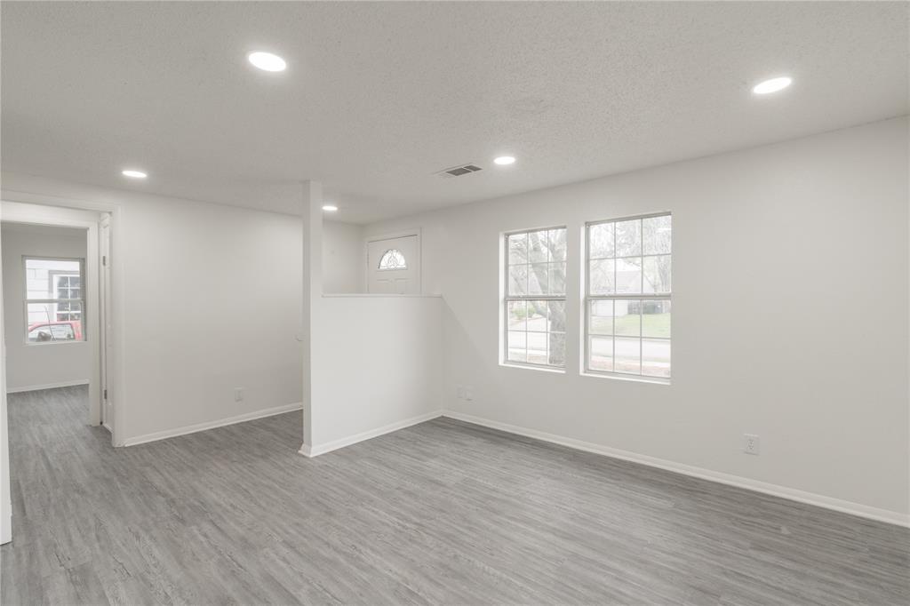 5812 S Francis Avenue Property Photo 5